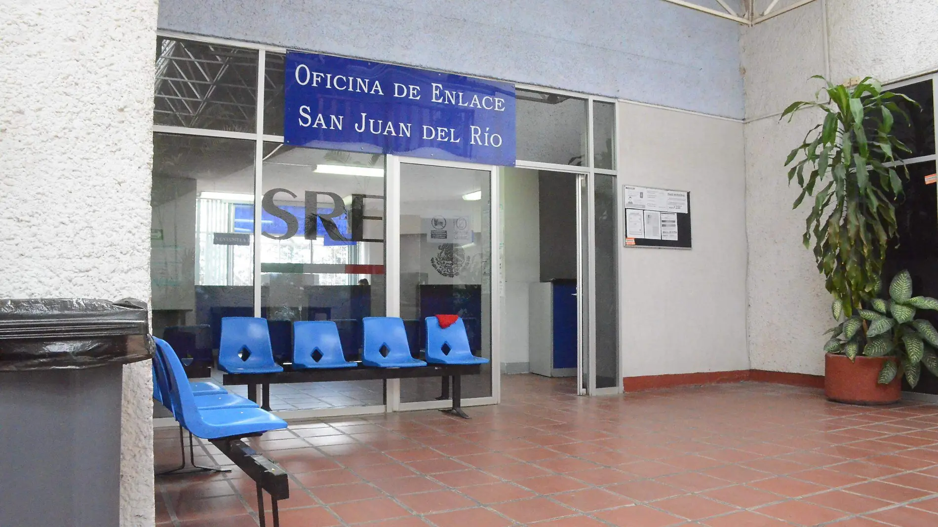 El cierre de estas oficinas complicó el trámite de pasaporte para adultos mayores.  Luis Luévanos  El Sol de San Juan del Río.